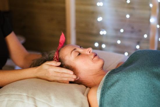 Apaiser l'Esprit et le Corps : La Réduction du Stress grâce au Reiki